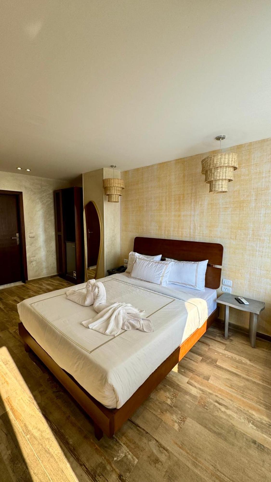 Almas Pyramids Hotel Kafrat al Jabal Exterior photo